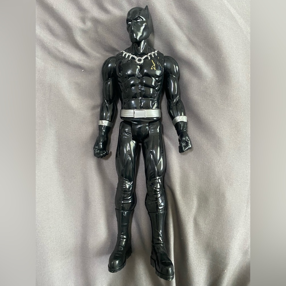 Hi I’m selling avenger toys great condition